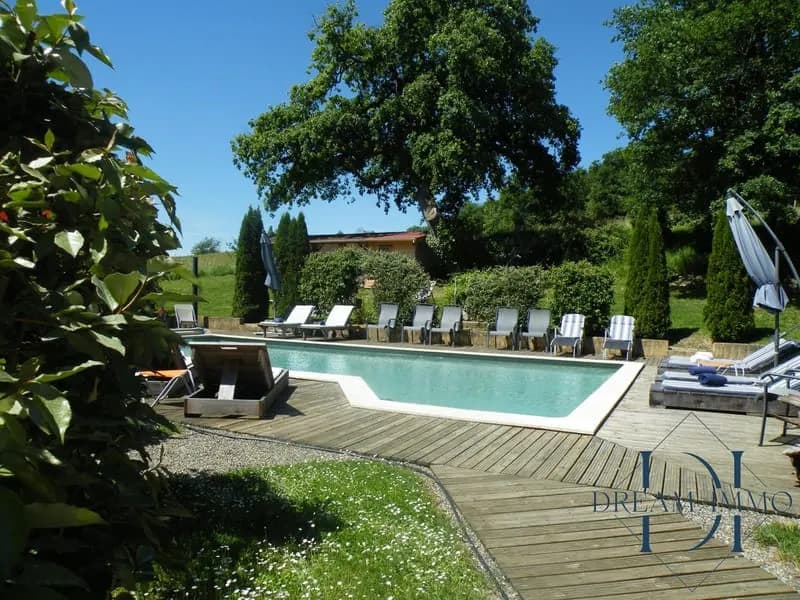 Ensemble immobilier exceptionnel avec piscine et sans voisins - Photo 1
