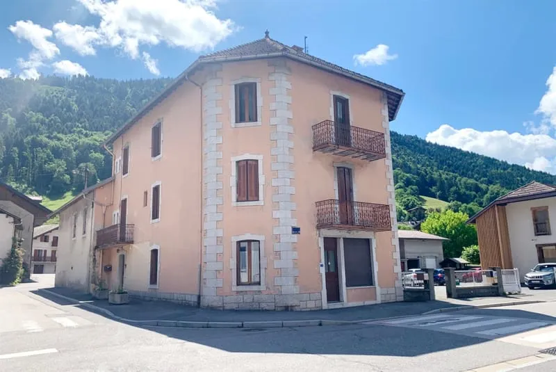 Immeuble remarquable, centre Thônes, spécial Investisseurs ou Marchands de biens - Photo 1