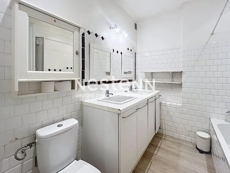 Immeuble à vendre à Saint-Rémy-de-Provence avec local commercial, appartement de 198 m², terrasse et cave - Photo 1