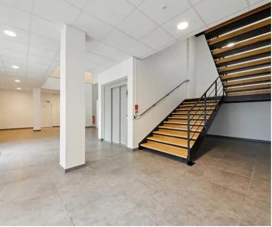 Plateau de Bureaux Neufs de 310.60 m² Bron - Photo 1