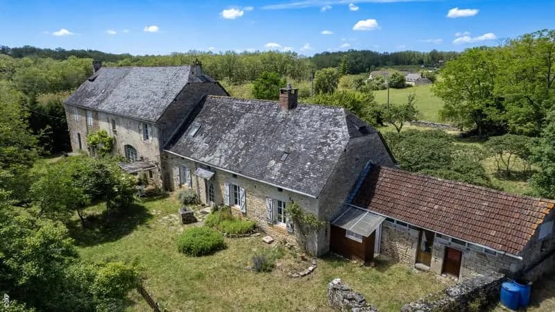 Secteur Martel, ensemble immobilier ancien ( 3 bâtiments) sur 3120m² de terrain. - Photo 1