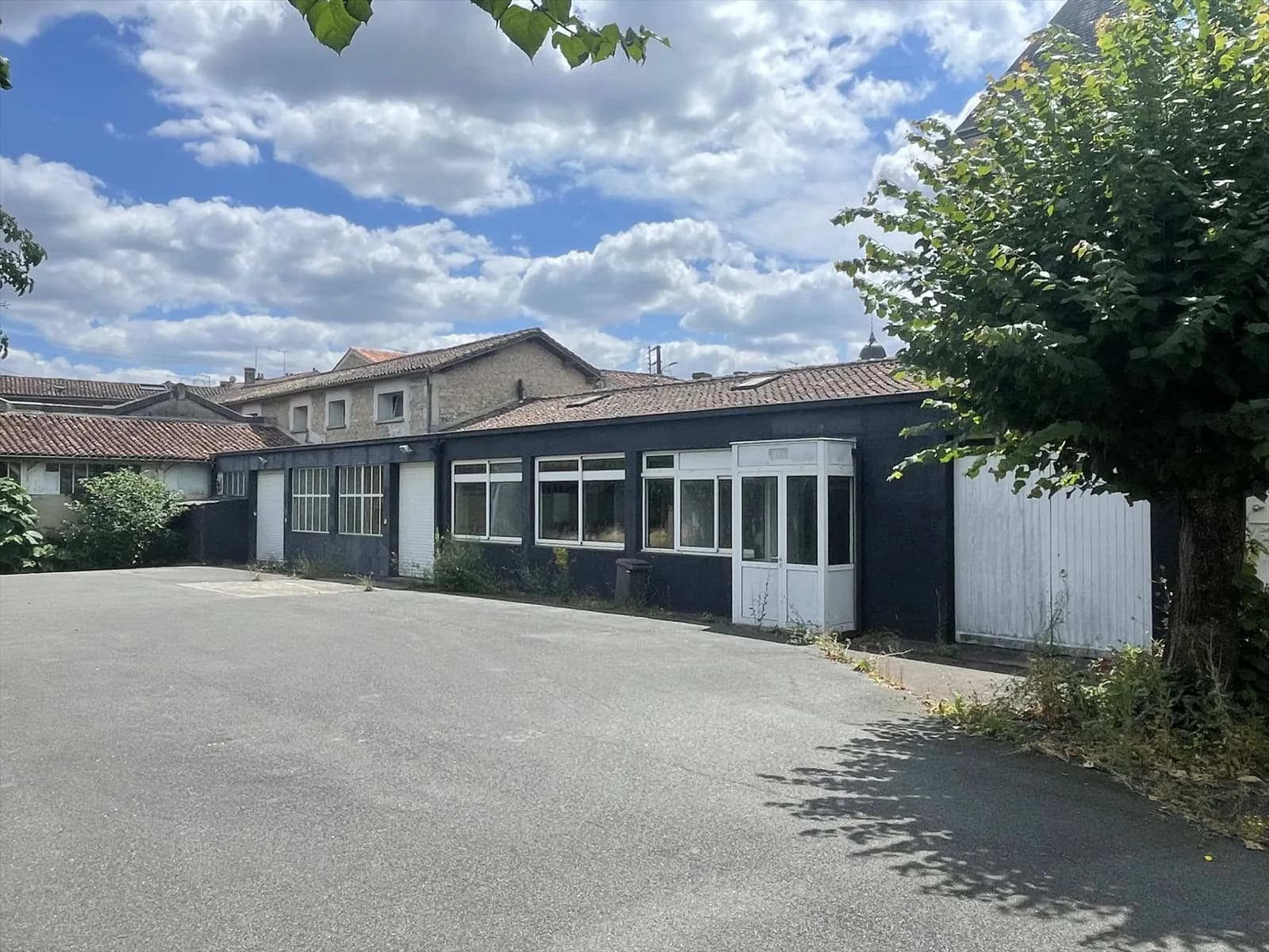 ENSEMBLE IMMOBILIER d'espace commercial ou professionnel - Photo 1