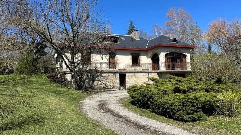 Bâtisse 200 m² habitables avec terrain - Immeuble de Rapport à créer - Laissac - Photo 1