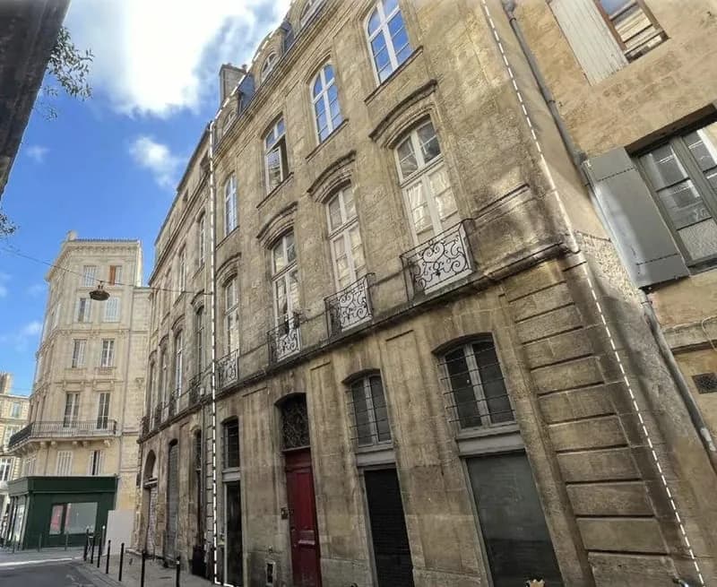 Bordeaux Saint-Michel - Immeuble en pierre - Permis purgé & fort potentiel - Photo 1