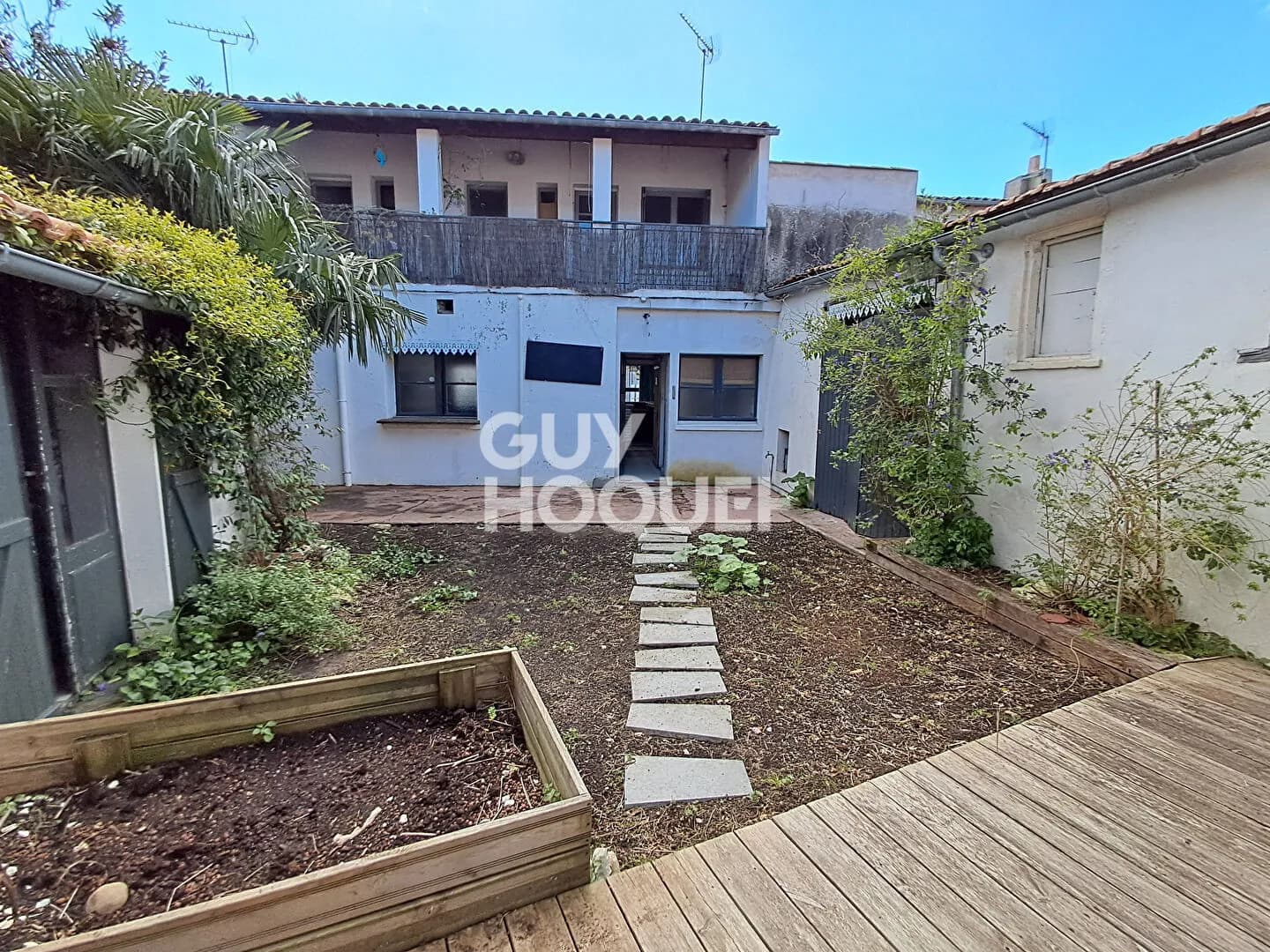 A VENDRE : Immeuble avec fort potentiel au coeur de La Flotte en Ré - Photo 1