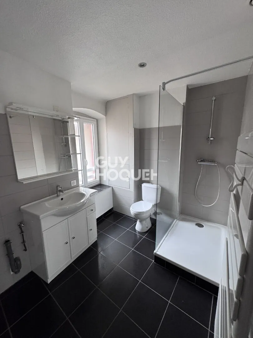 IMMEUBLE DE RAPPORT À VENDRE AU COEUR DE FEURS (sans Fond de Commerce) - Photo 1