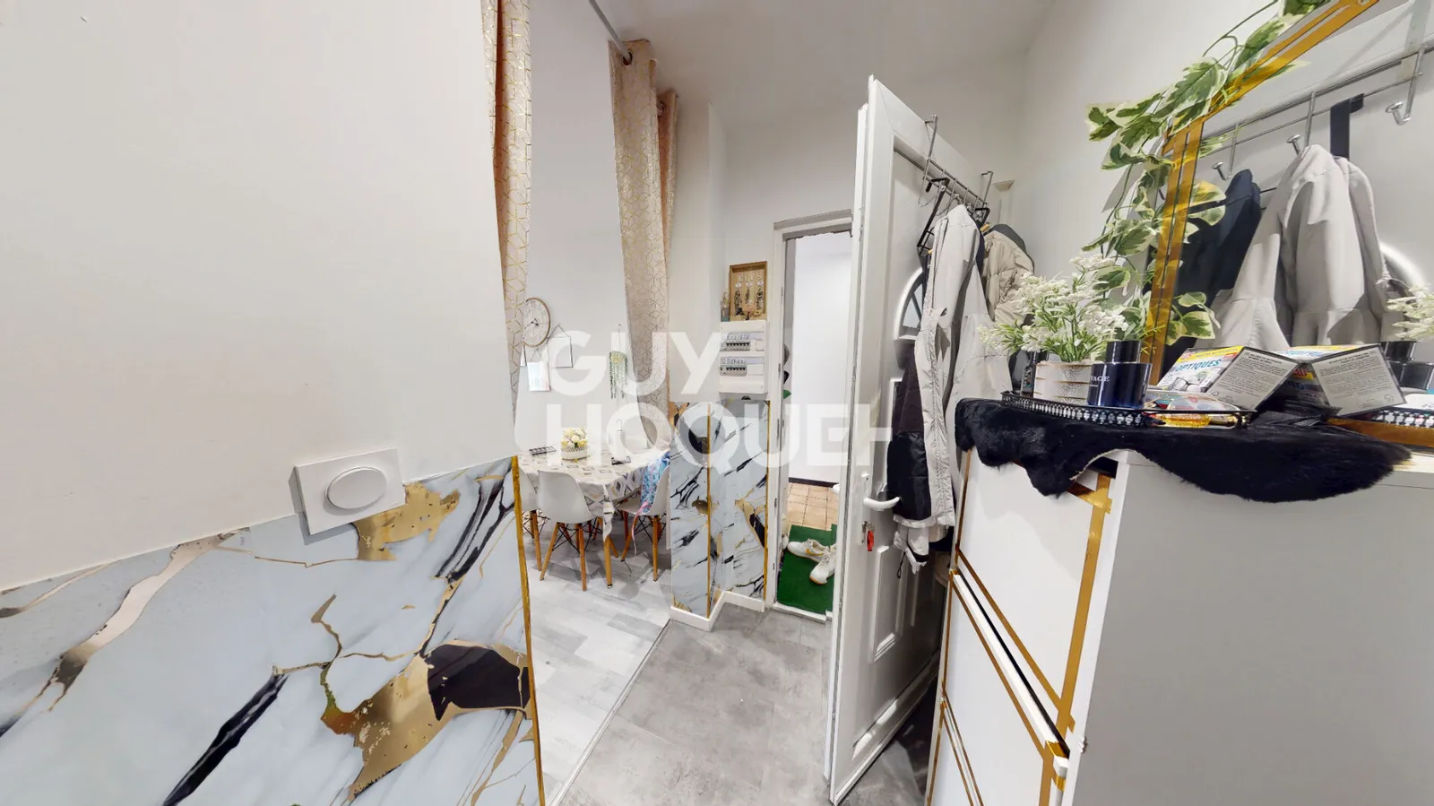 Immeuble de 270 m² idéalement situé à proximité immédiate des transports en commun à Mulhouse ! - Photo 1