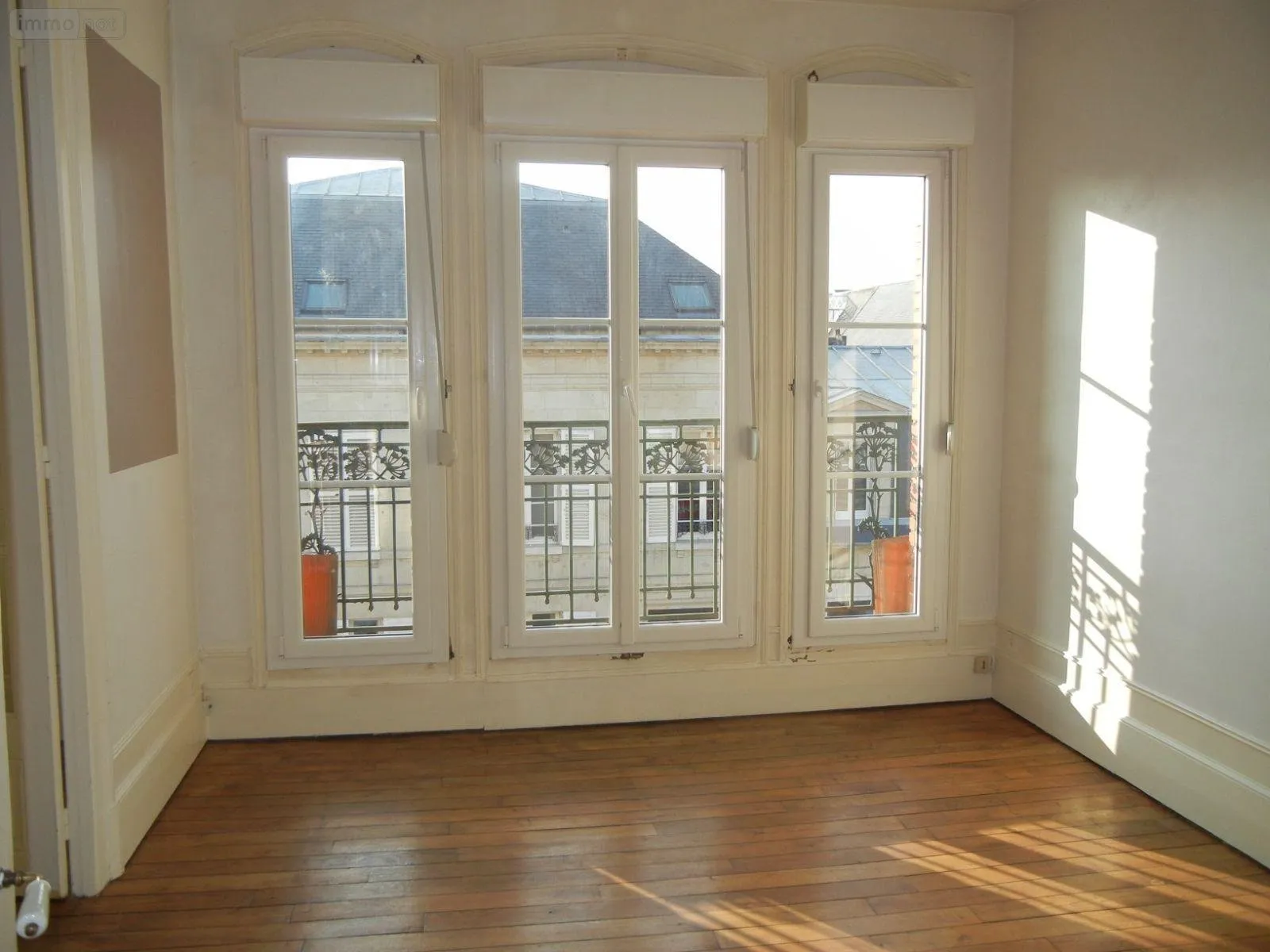 Immeuble 215 m² - Photo 1