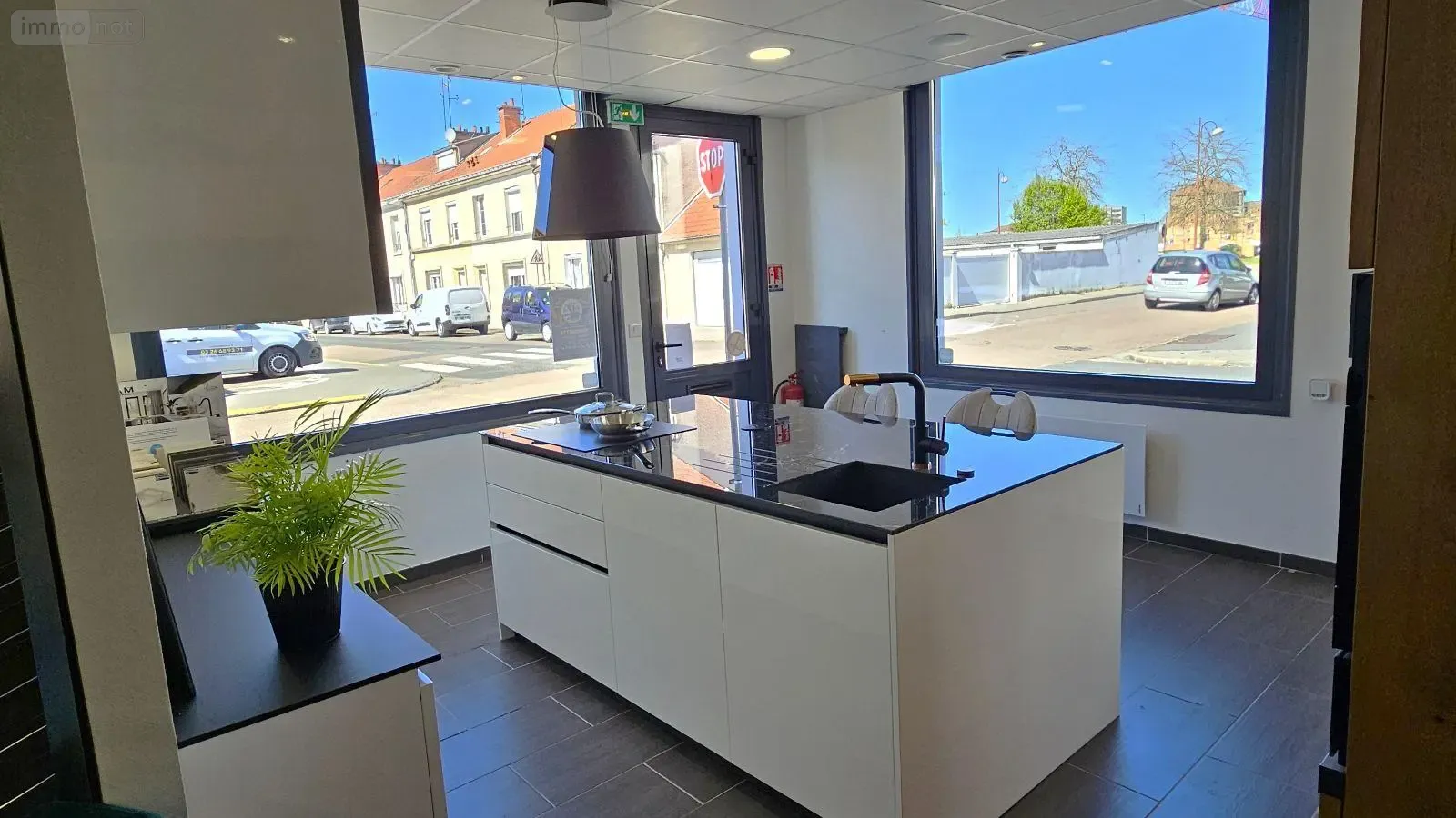 Immeuble 195 m² - Photo 1