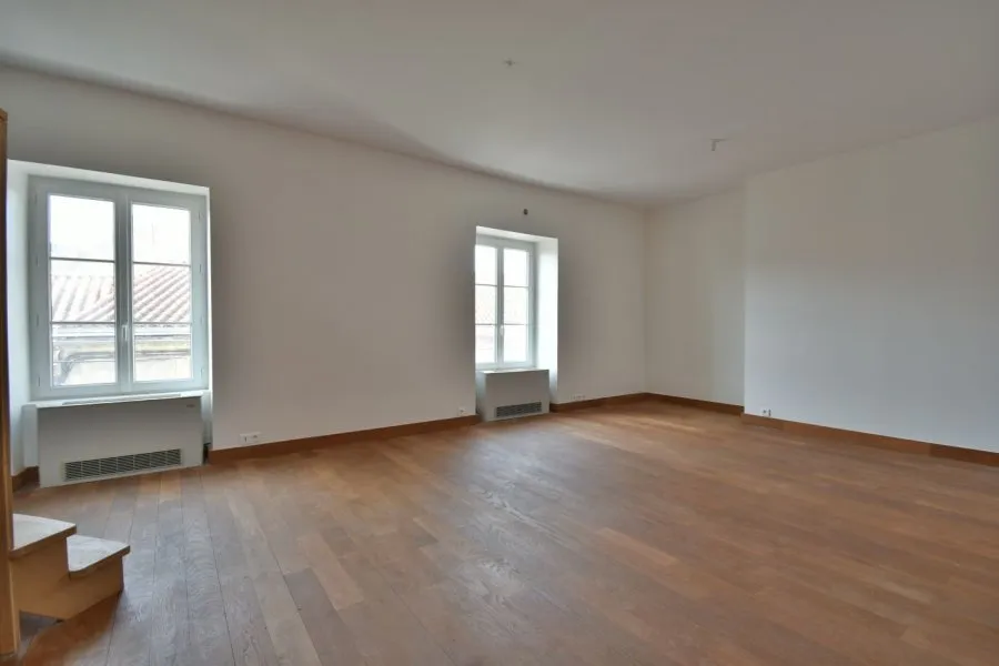 Immeuble de rapport 1 pièce 315 m² - Photo 1
