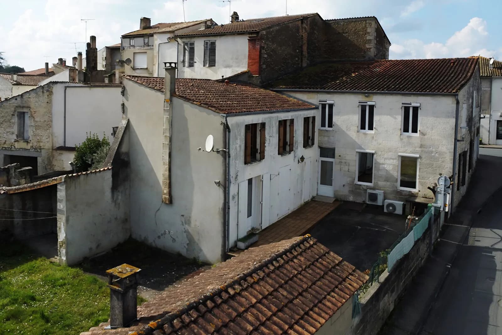 Grand Immeuble avec nombreuses possibilités - Photo 1
