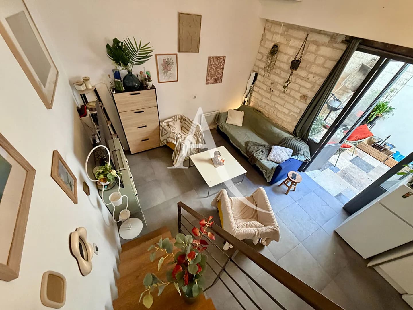 MONTPELLIER - QUARTIER CLÉMENCEAU - ENSEMBLE IMMOBILIER - 2 STUDIOS MEZZANINE LOUÉS + COUR PRIVATIVE + GARAGE LIBRE - REVENU ANNUEL BRUT 13 440 € HORS CHARGES. - Photo 1