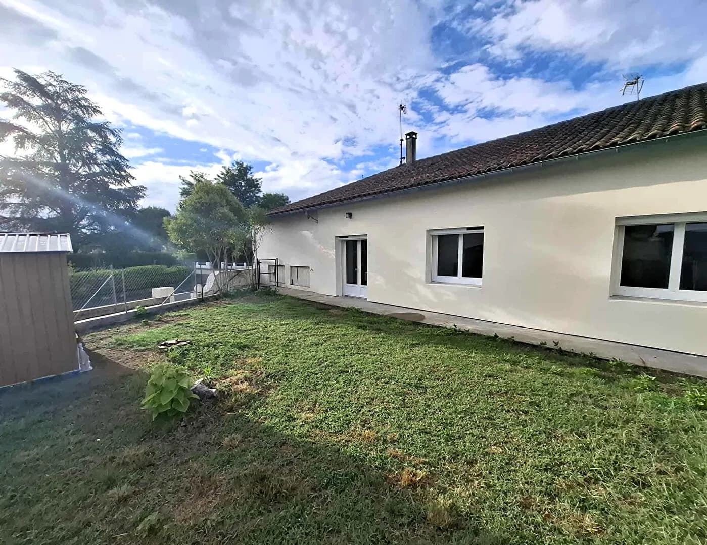 Ensemble immobilier rénové Deux maisons et un garage loués, revenus immédiats - Photo 1