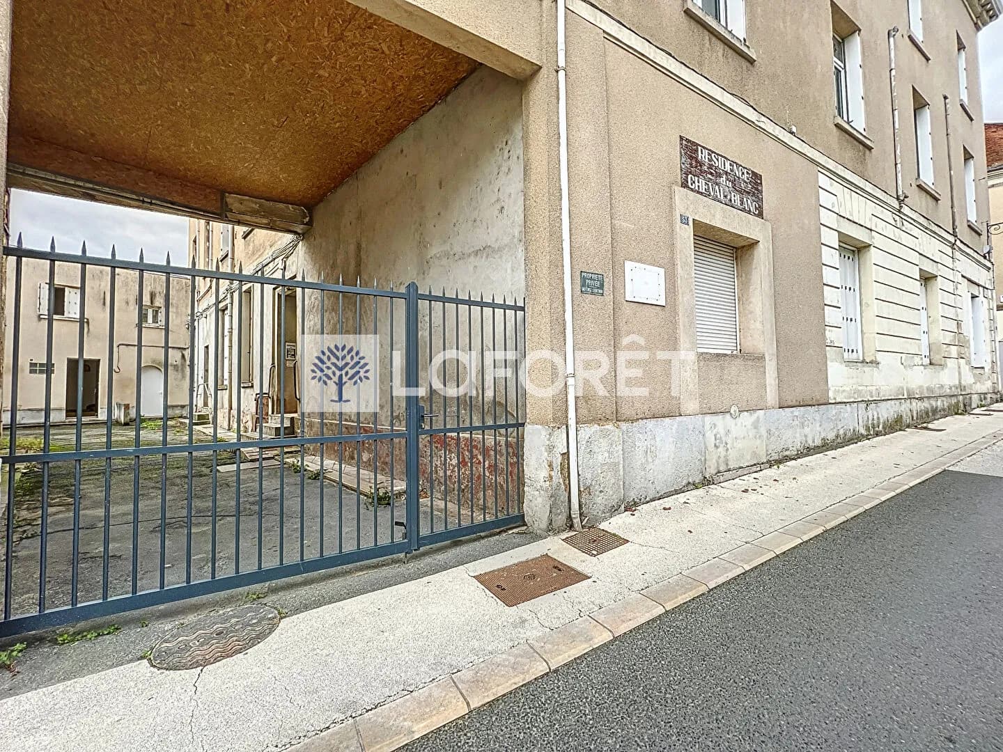 Immeuble 35 pièces 600 m² - Photo 1