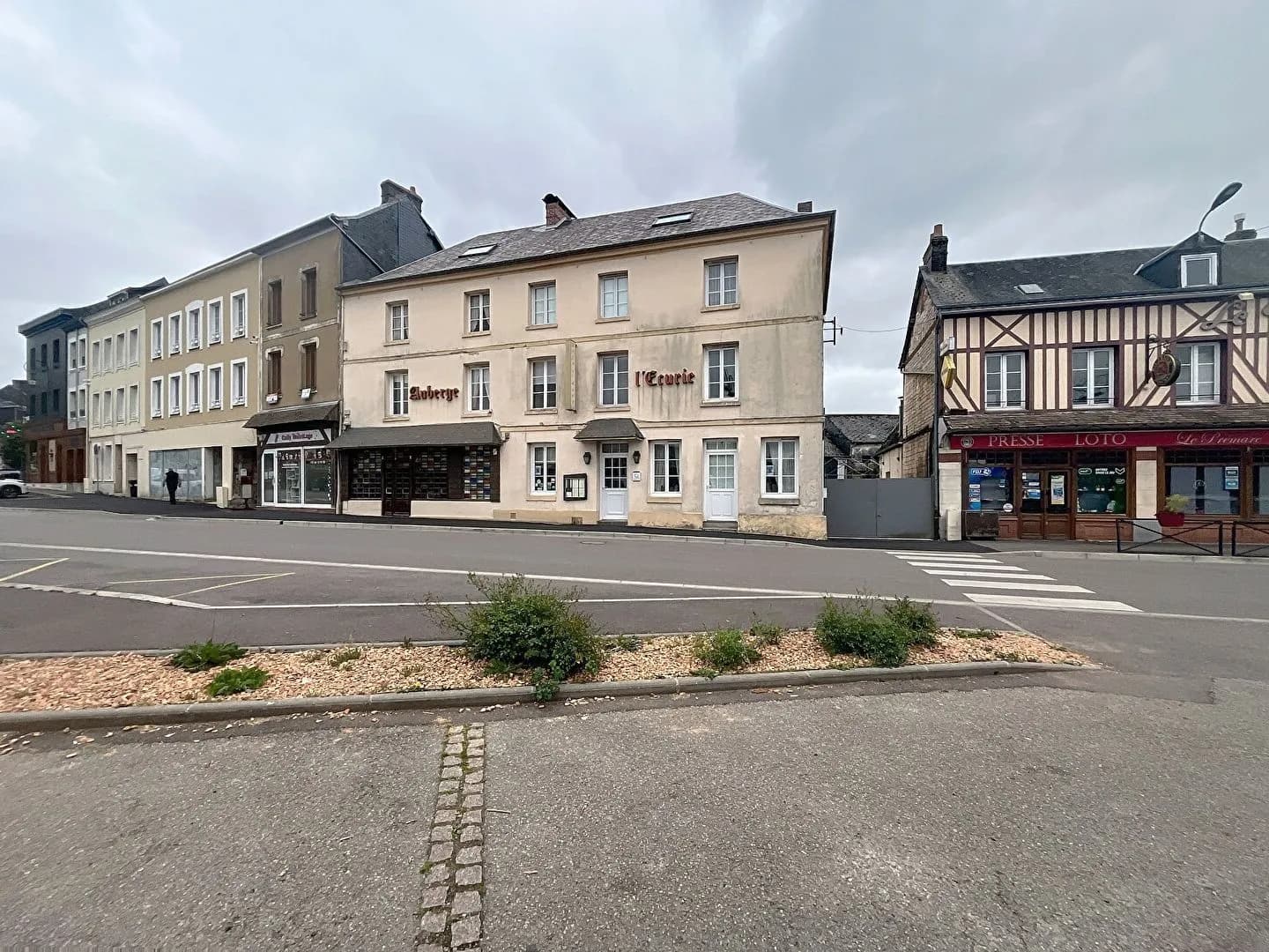 Immeuble 10 pièces 598 m² - Photo 1