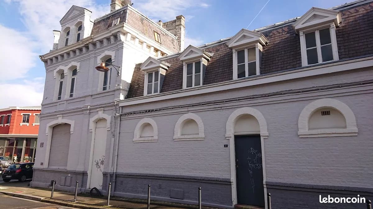 Local 850 m² Valenciennes - Photo 1