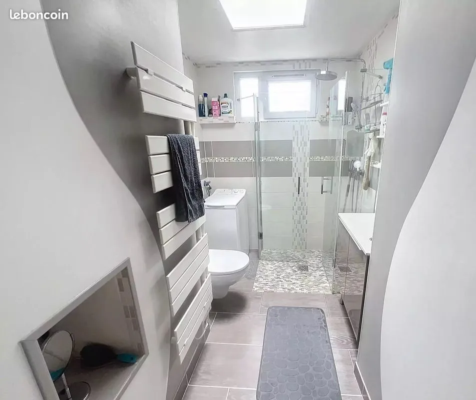Immeuble : Immeuble comprenant: appartement 140 m² avec un local commercial 70 m ²+ cave 35 m² - Photo 1