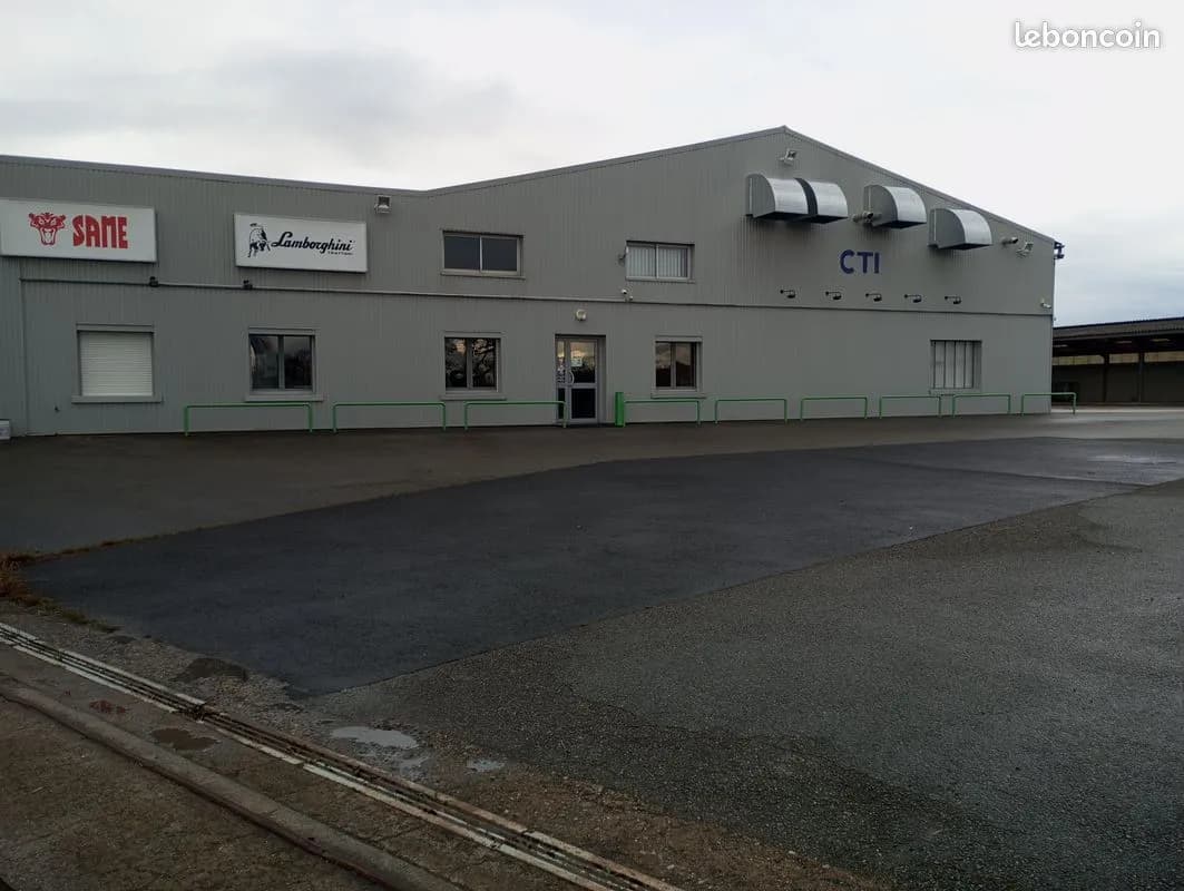 Site industriel et commercial - Photo 1