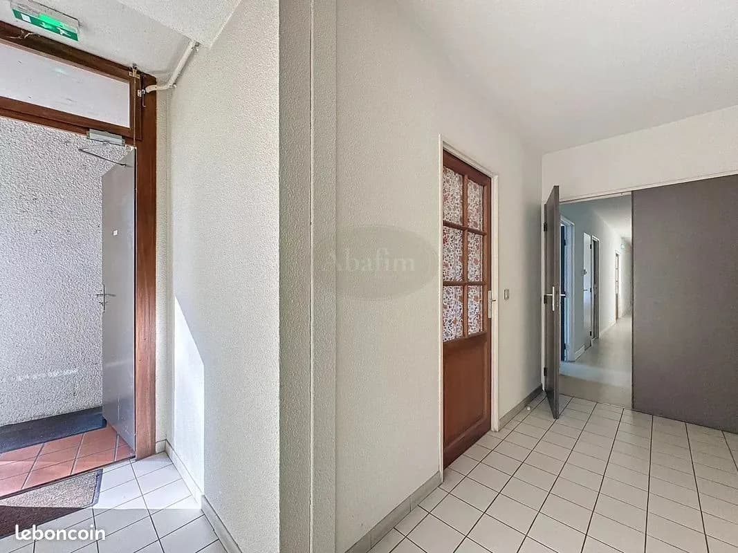 Immeuble 70 pièces 1800 m² - Photo 1