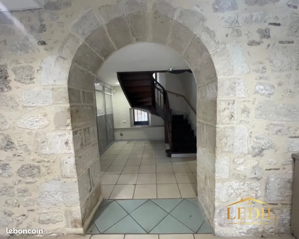 Local commercial 211 m² - Photo 1