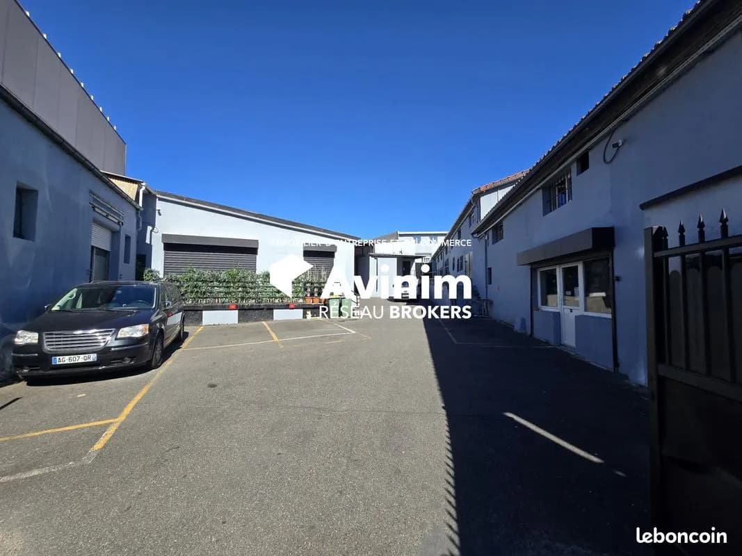 Immeuble 2215 m² - Photo 1