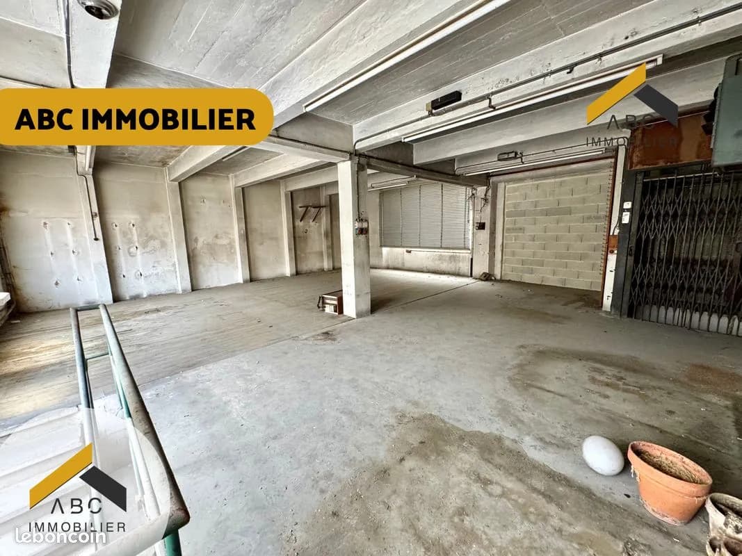 Immeuble 670 m² - Photo 1