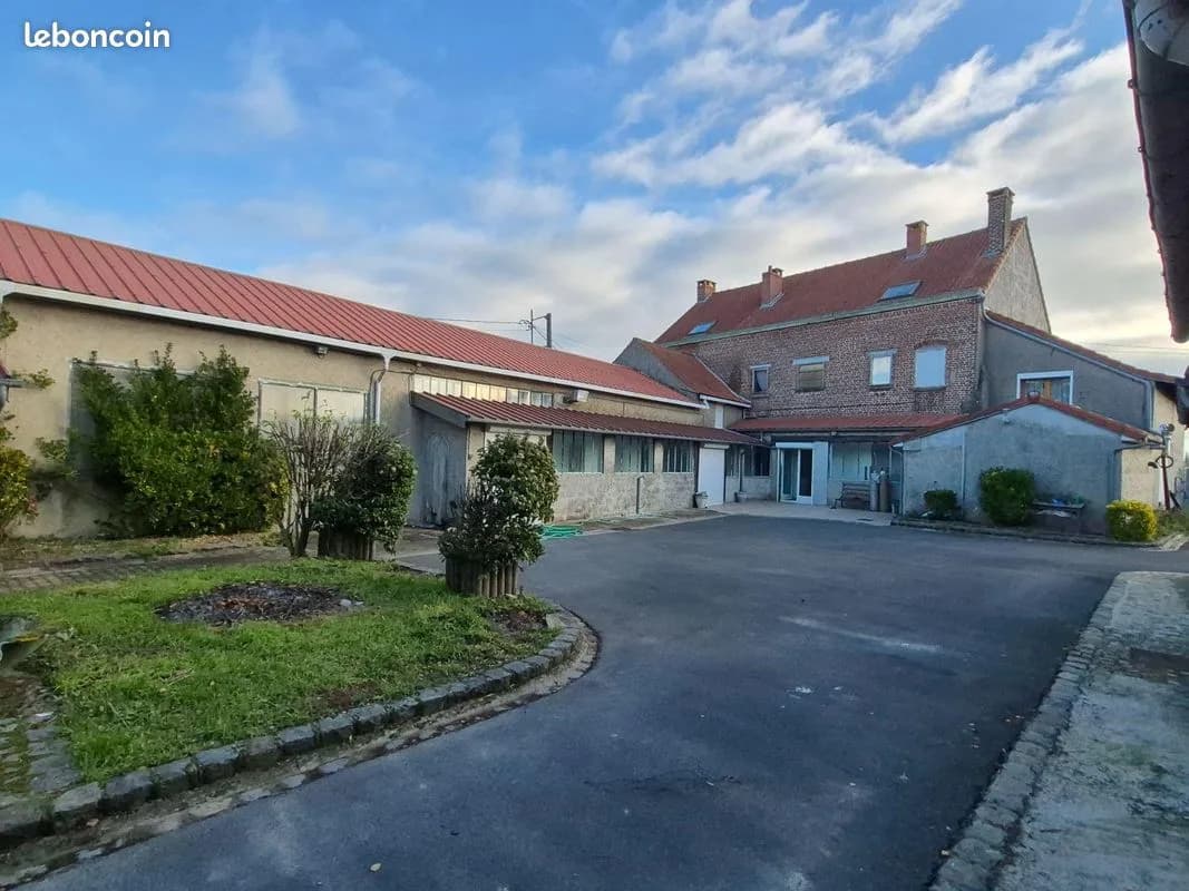 Immeuble 10 pièces 354 m² - Photo 1