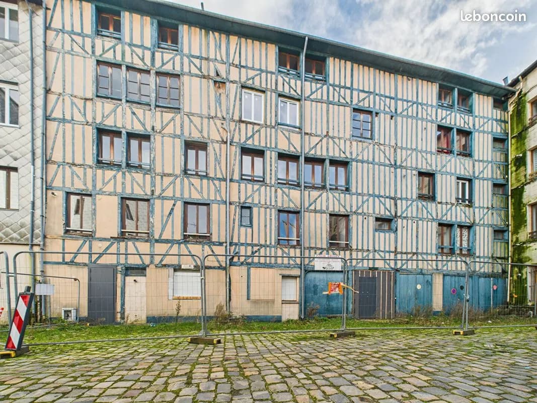 Immeuble de rapport 33 pièces 575 m² - Photo 1