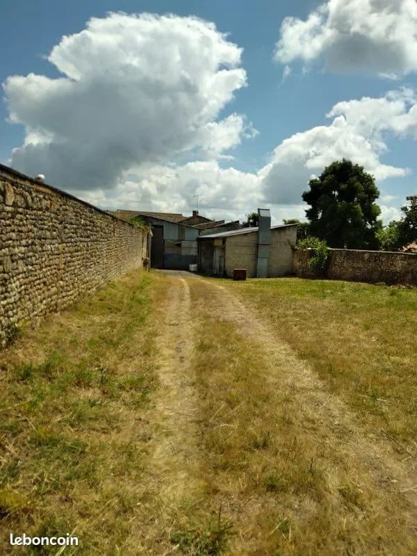 Ensembles immobiliers à réhabiliter - Photo 1