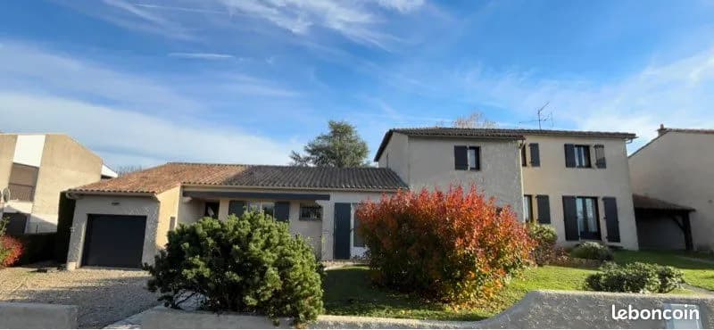 Ensemble immobilier - Photo 1