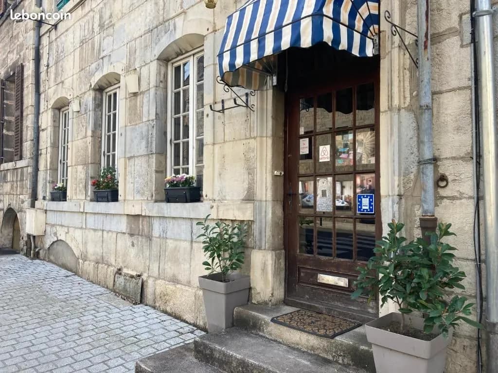 Ensemble immobilier BAUME LES DAMES en plein centre ville 450 M2 - Photo 1