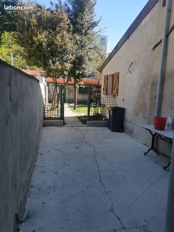 Immeuble de 2 appartements sur parcelle de 220m2 à rénover - Photo 1