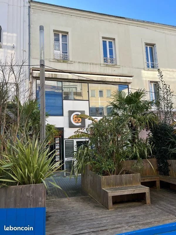 Immeuble bureaux/commerces plein centre ville de la Roche sur yon 110m2 - Photo 1