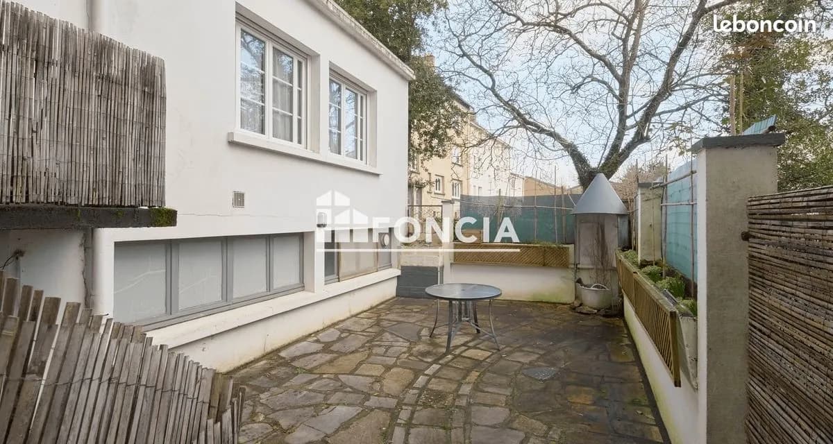 OPPORTUNITÉ FONCIA quartier MANUFACTURE : belles surfaces et gros potentiel à exploiter avec cet ensemble immobilier comprenant local commercial et appartements sur 3 niveaux pour une surface habitabl - Photo 1