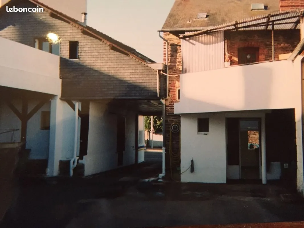 Ensemble immobilier avec cour et local commercial - Rennes centre - Photo 1