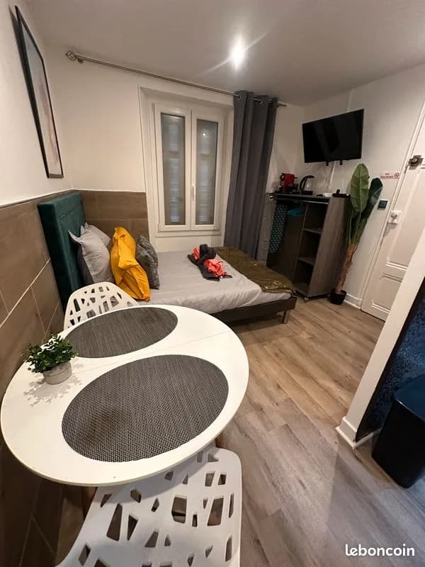 4 lots : Lot de 3 studios meublé, renové et équipés + 1 bureau / rentabilité : 25% - Photo 1