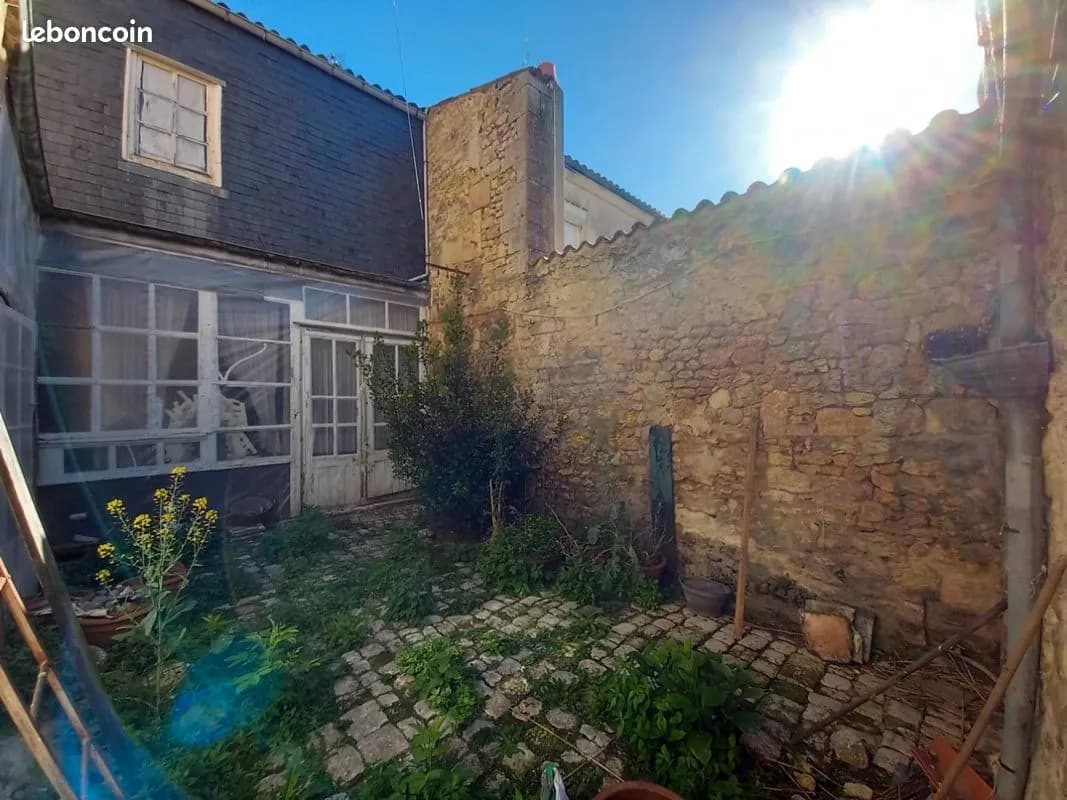 Ensemble immobilier à rénover - Photo 1