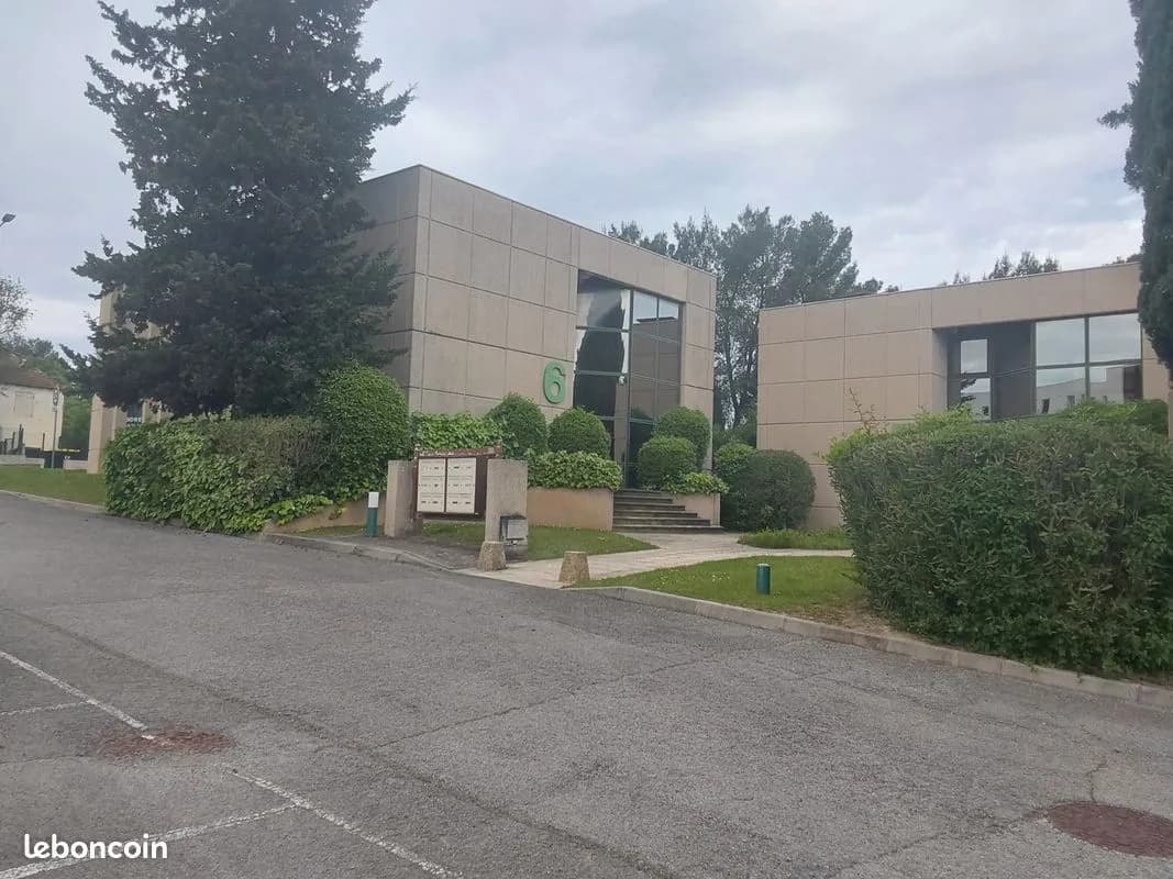 Immeuble de bureaux - Photo 1