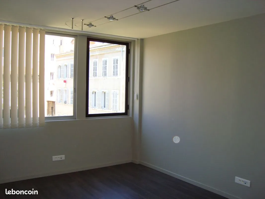 Locaux pro Prado Castellane, rentabilité 7,3% sécurisé (Lot 1) - Photo 1