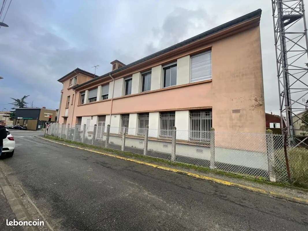Immeuble 3 pièces 840 m² - Photo 1