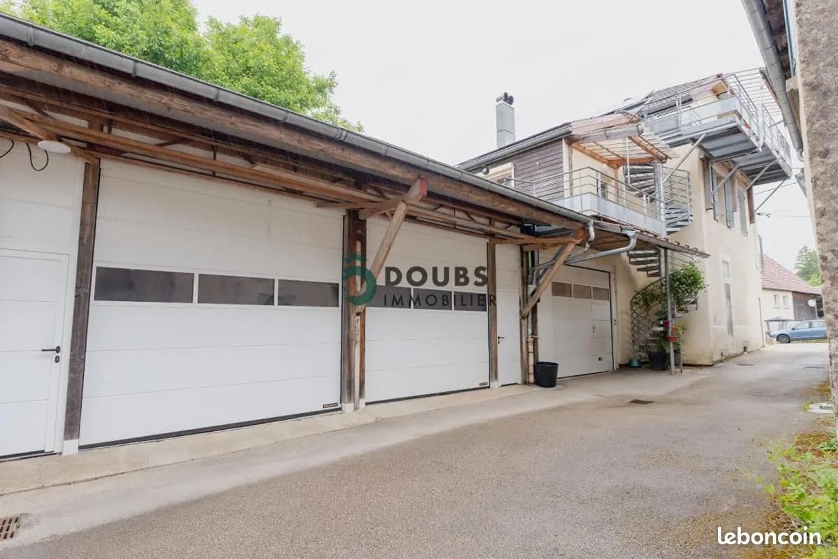 Immeuble 220 m² - Photo 1