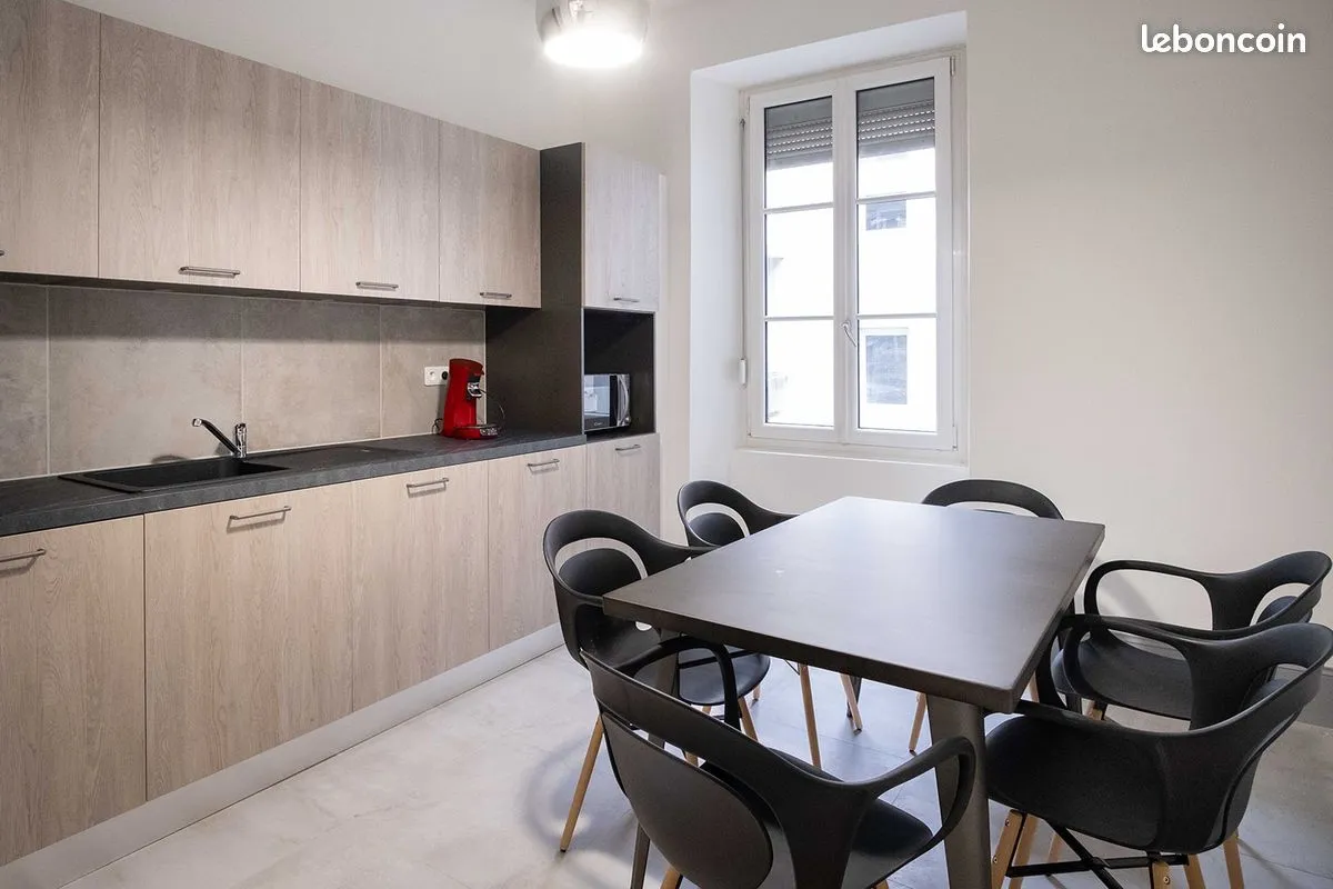 Immeuble de rapport 25 pièces 650 m² - Photo 1