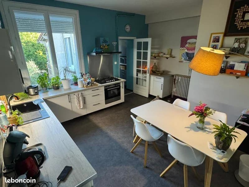 Immeuble avec appartement et local commercial - Photo 1