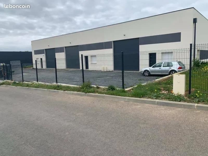 Vente de SCI - Ensemble immobilier/batiment de 3 locaux commerciaux de 150m2 - Photo 1