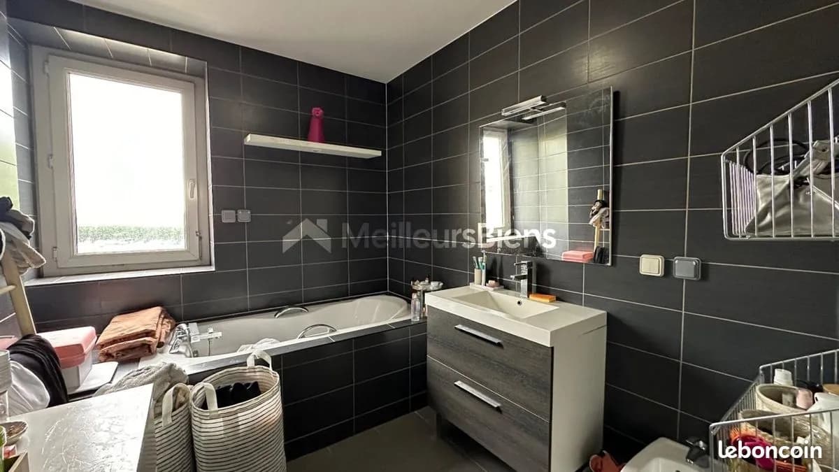 Local 312 m² - Photo 1