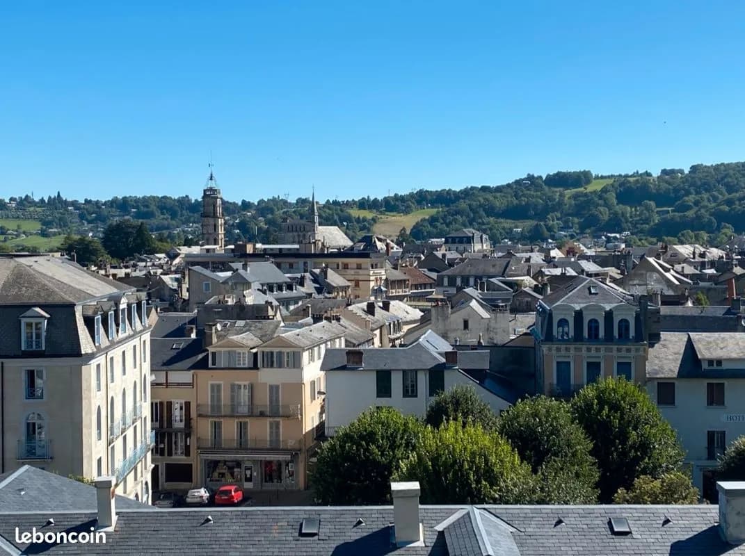 Opportunité Immeuble : Local libre (160m2) + 4 appartements déjà loués + grande cave - Photo 1