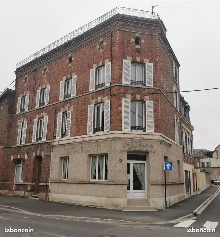 Vend immeuble avec commerce - Photo 1