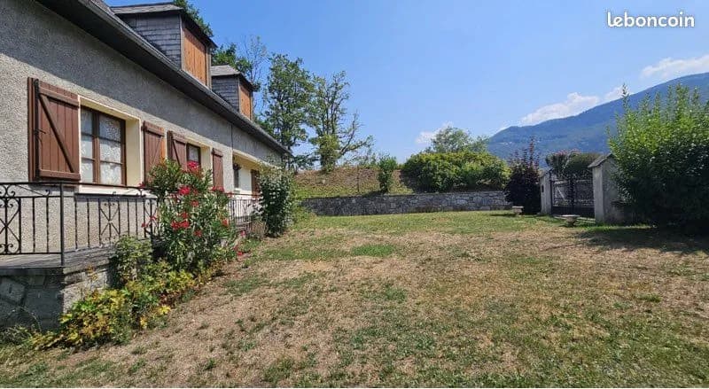 Ensemble immobilier sur 14000 m2 de terrain - Photo 1
