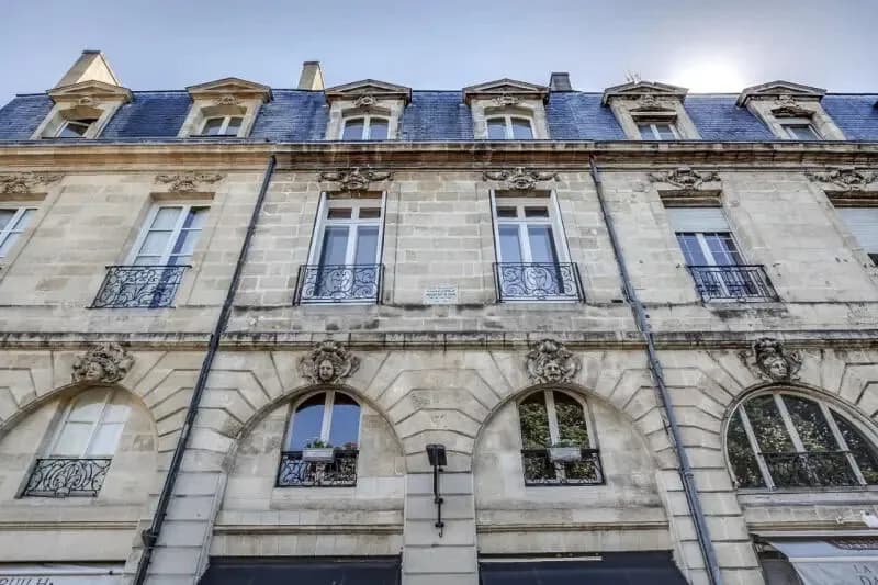 En cours de vente - Place Gambetta, lot de 4 appartements exploités en location saisonnière - Photo 1