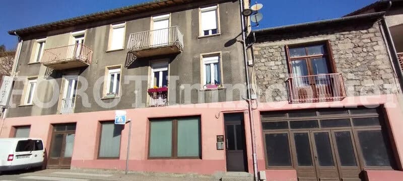 immeuble d'habitation et commercial - Photo 1